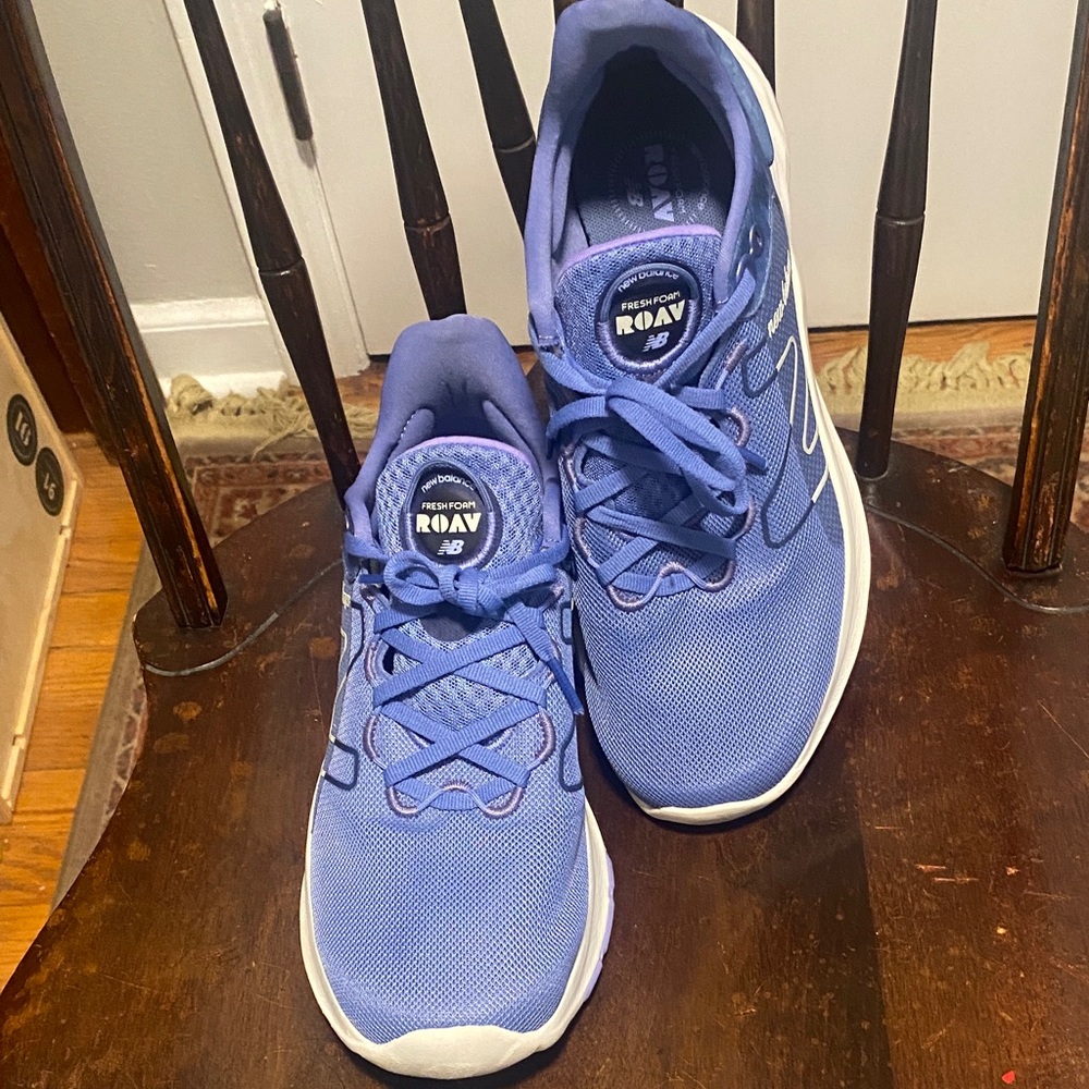 Great  New Balance ROAV Sneaker/ Athletic Shoe Immaculate Like New Condition
